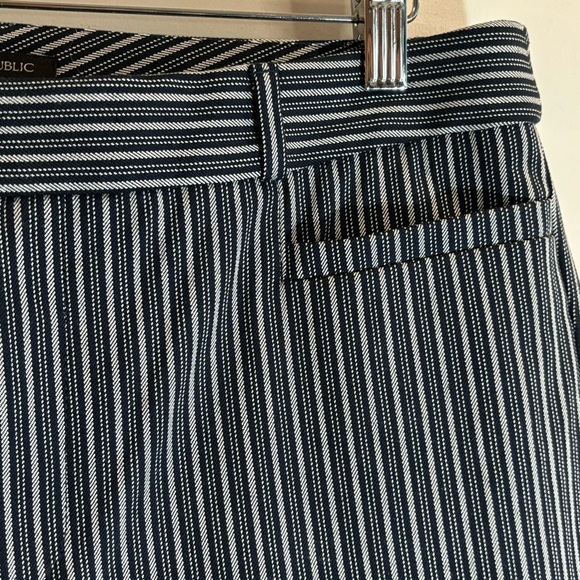 BANANA REPUBLIC Sz 12P Sloan Navy and White Slim Leg Ankle Length Trousers NEW - Picture 3 of 11